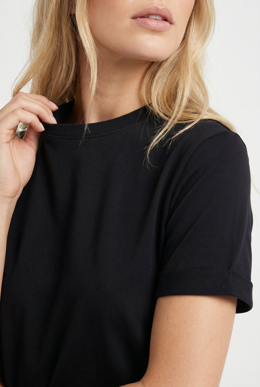 Camiseta Feminina Essencial Manga Dobrada