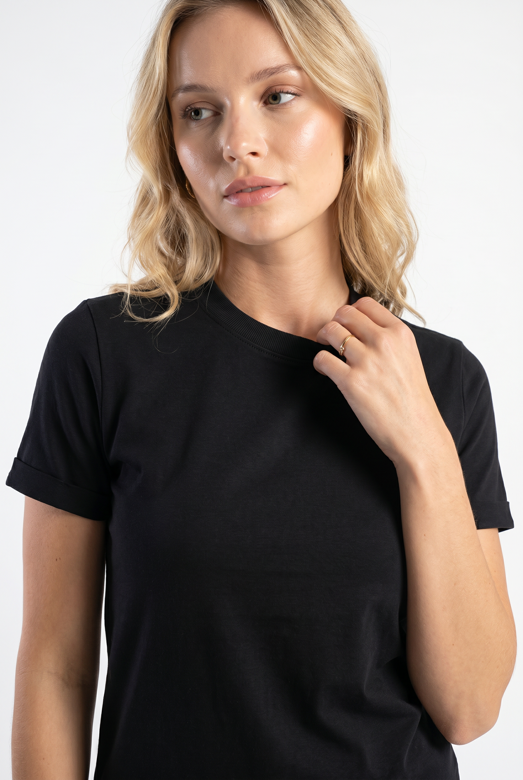 Camiseta Feminina Essencial Manga Dobrada